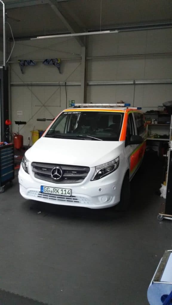 Rettungsdienst-Vito in der Werkstatthalle