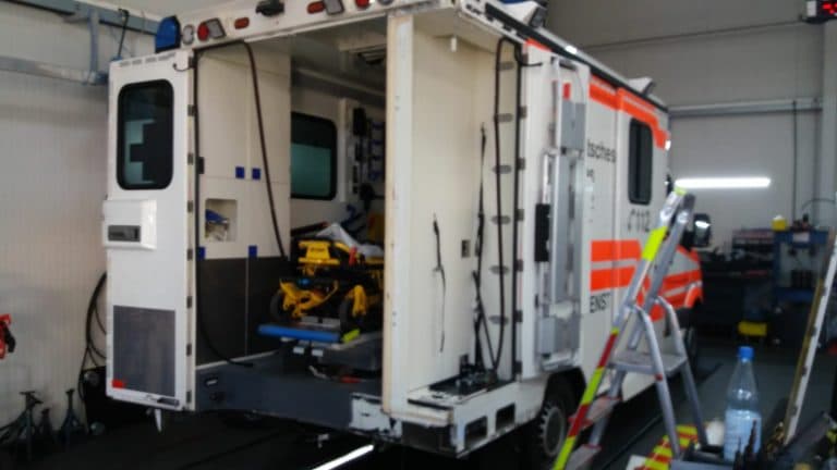 Wohnmobil in der Werkstatthalle